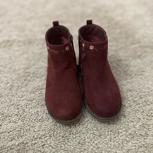 Gymboree GIrls Burgundy Heart Ankle Boots_
Size 8 used
